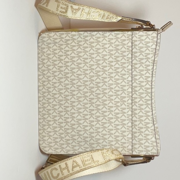 Purse - Picture 2 of 7